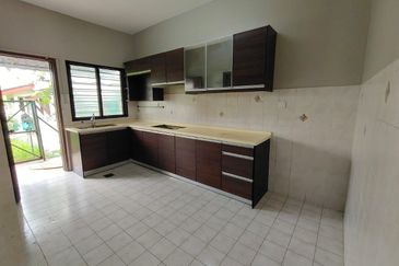 Ayu Qaseh, Alam Nusantara