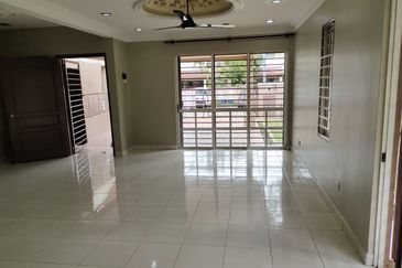 Ayu Qaseh, Alam Nusantara