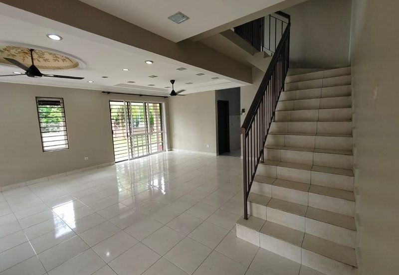 Ayu Qaseh, Alam Nusantara