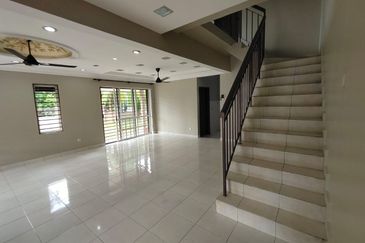 Ayu Qaseh, Alam Nusantara