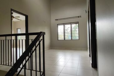 Ayu Qaseh, Alam Nusantara