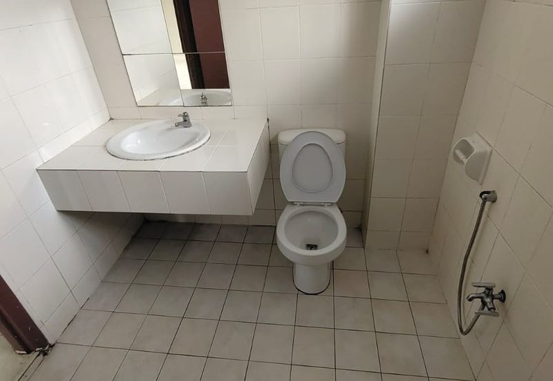 Ayu Qaseh, Alam Nusantara