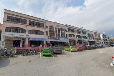 2 Adjoining 3 Storey Shop Office In Putra Points, Bandar Baru Nilai, Nilai