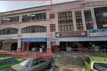 2 Adjoining 3 Storey Shop Office In Putra Points, Bandar Baru Nilai, Nilai