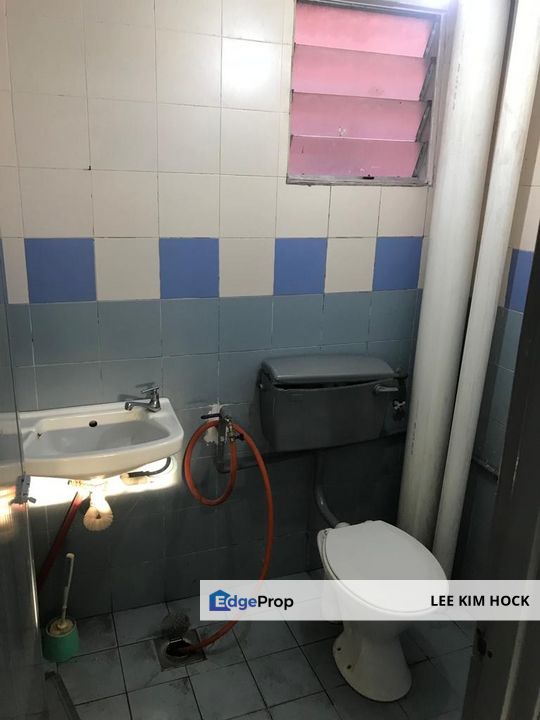 Office Lot In Bandar Bukit Tinggi 1, Klang For Sale, End Lot, Facing Main Road, Selangor, Klang