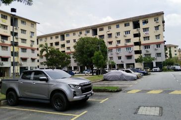 Flat PKNS, Seksyen 7