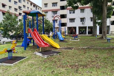 Flat PKNS, Seksyen 7