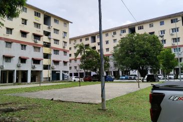 Flat PKNS, Seksyen 7