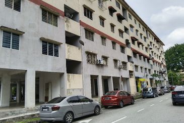 Flat PKNS, Seksyen 7