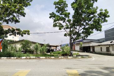 9.41 acres Freehold Agriculture Land Zone Industrial