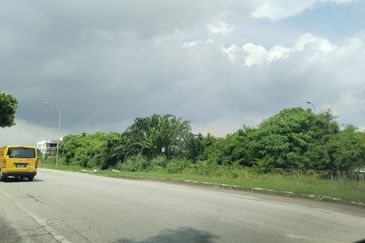 9.41 acres Freehold Agriculture Land Zone Industrial