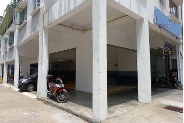Dataran Otomobil, Seksyen 15