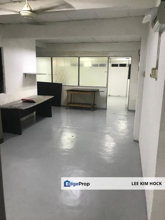 Office Lot In Bandar Bukit Tinggi 1, Klang For Sale, End Lot, Facing Main Road, Selangor, Klang