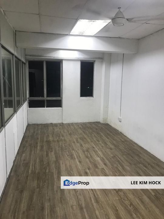 Office Lot In Bandar Bukit Tinggi 1, Klang For Sale, End Lot, Facing Main Road, Selangor, Klang