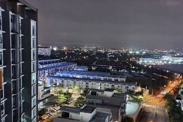 V12 Sovo (Menara Suria)