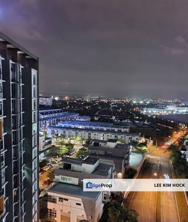 Menara Suria ( V12 Sovo ) In Subang Jaya For Sale, End Lot, Bigger Size With 2 Bedrooms, Selangor, USJ