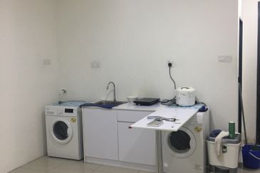 V12 Sovo (Menara Suria)