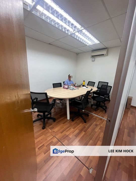 Office For Rent In Taipan Business Centre, USJ Subang Jaya, Partially Furnished, Selangor, Subang Jaya