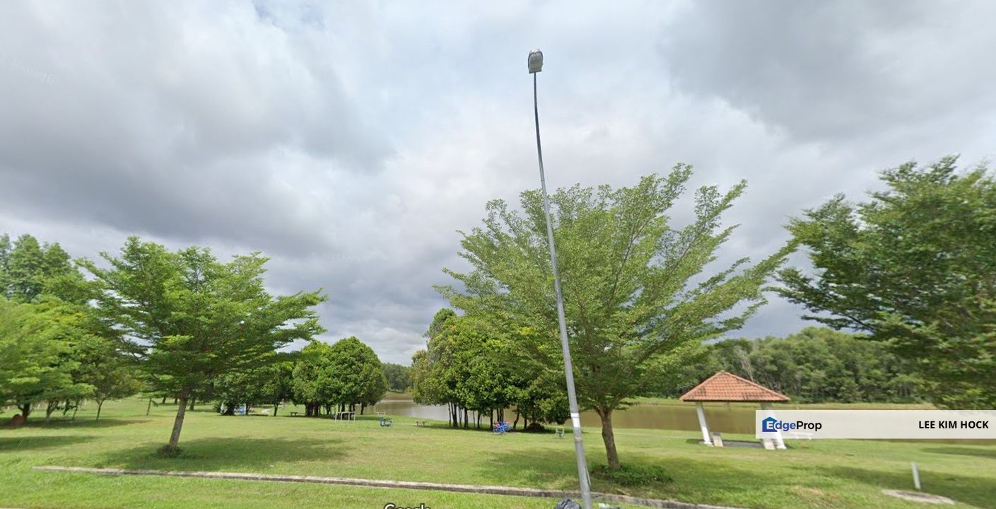 Freehold Bungalow Land In Bandar Tasik Kesuma ( Kesuma Lakes ) Fronting Main Road, Selangor, Semenyih
