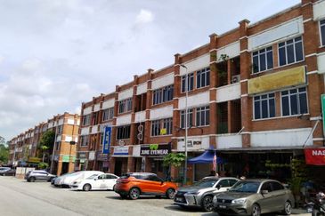Jalan Pulau Lumut Q U10/Q @ Alam Budiman