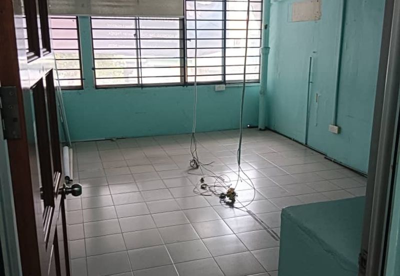4 Storey Shop Office In Klang Town For Rent, Can Also Consider Separate Floor
