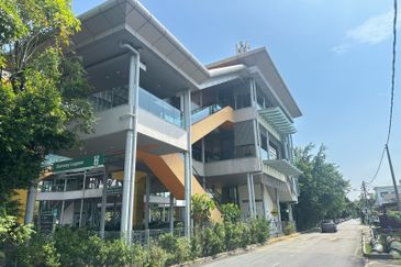 Bandar Sunway PJS 9 double storey End lot house for sale 