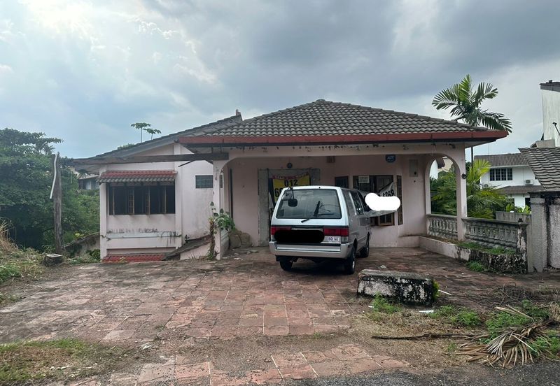 Petaling jaya ss1 kg tungku bungalow with huge land 