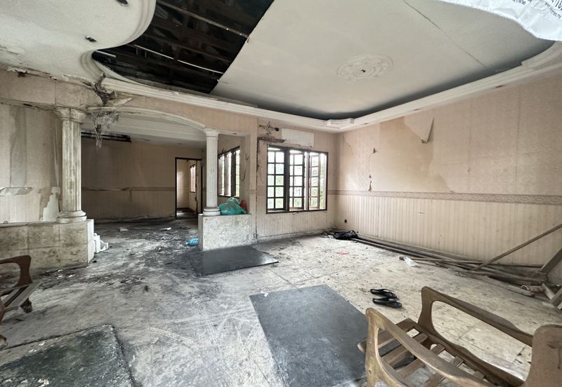 Petaling jaya ss1 kg tungku bungalow with huge land 