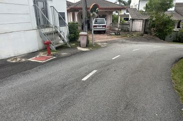 Petaling jaya ss1 kg tungku bungalow with huge land 