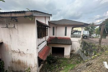 Petaling jaya ss1 kg tungku bungalow with huge land 