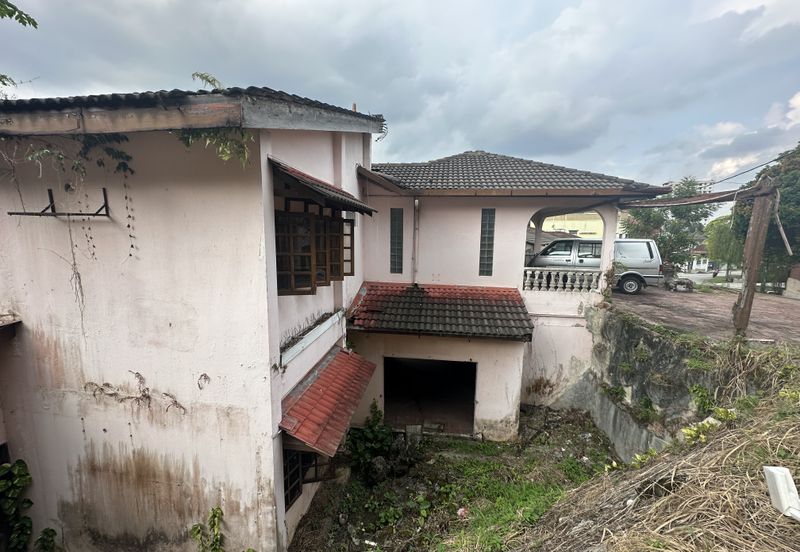 Petaling jaya ss1 kg tungku bungalow with huge land 