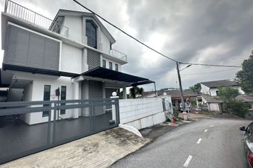 Petaling jaya ss1 kg tungku bungalow with huge land 