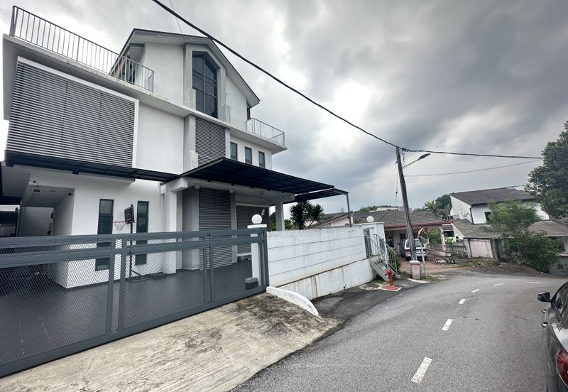 Petaling jaya ss1 kg tungku bungalow with huge land 