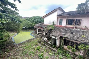 Petaling jaya ss1 kg tungku bungalow with huge land 