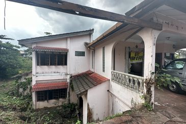 Petaling jaya ss1 kg tungku bungalow with huge land 