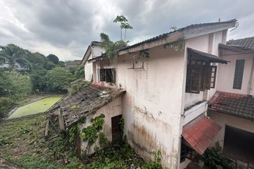 Petaling jaya ss1 kg tungku bungalow with huge land 