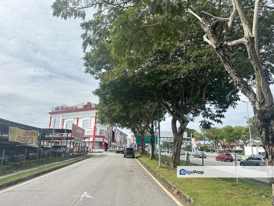Petaling jaya commercial land facing highway , Selangor, Petaling Jaya
