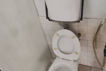 Klang jalan batu tiga lama one and half storey factory 