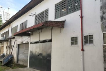 Klang jalan batu tiga lama one and half storey factory 