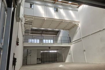 Klang jalan batu tiga lama one and half storey factory 