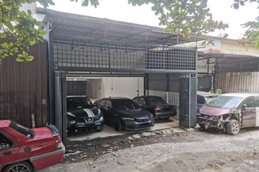 Klang jalan batu tiga lama one and half storey factory 