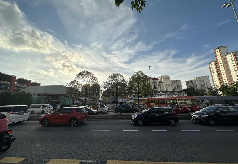 Setapak jalan genting klang 4 storey shop facing main road 