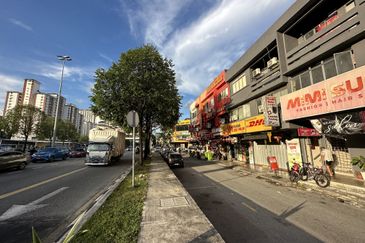 Setapak jalan genting klang 4 storey shop facing main road 
