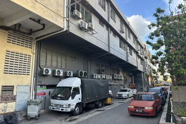 Setapak jalan genting klang 4 storey shop facing main road 