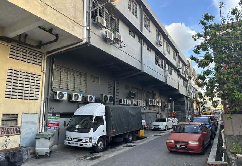 Setapak jalan genting klang 4 storey shop facing main road 