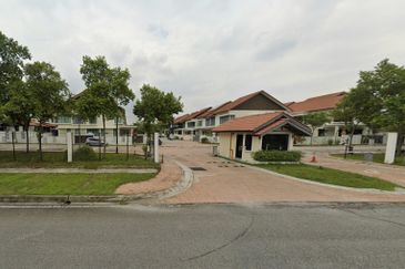 Lukisan Alam Impian Setia Alam Impian Lakepoint Lukisan! Below Market Price! Good Buy! Bank Lelong! Cheap! Alam Impian Canting Nukilan Tinta Seksye 35