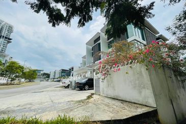 28 OCT! Corner Lot Villa Citrine Cristal Serin Residence Cyberjaya! Bank Auction! Bank Lelong! Cheap! 3 Storey Villa Unit @ Cyberjaya! Serin Residency