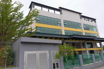 Commercial building at Seremban 2 for sale