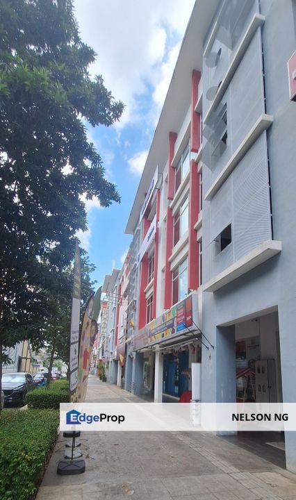 The Atmosphere, Seri Kembangan Near MRT Station, Selangor, Seri Kembangan