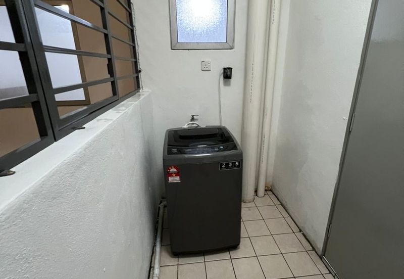 Axis Crown @ Axis Pandan